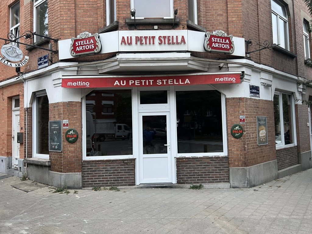 Au Petit Stella Jette Bruxelles Châssis PVC Salamander (1)