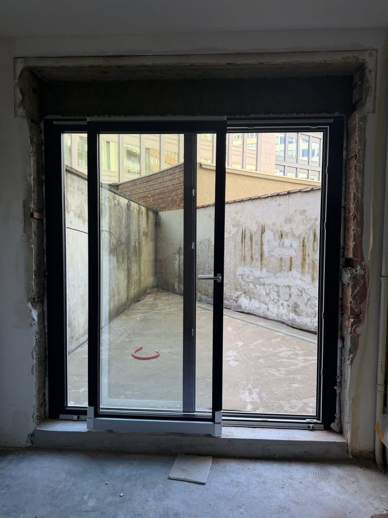 Schaerbeek: Châssis PVC Salamander 76