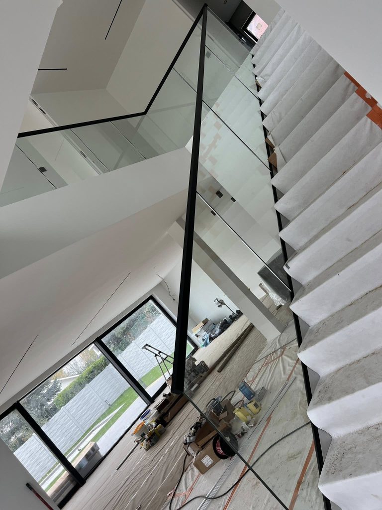 Meise: Garde des corps en verre feuilleté pour escalier