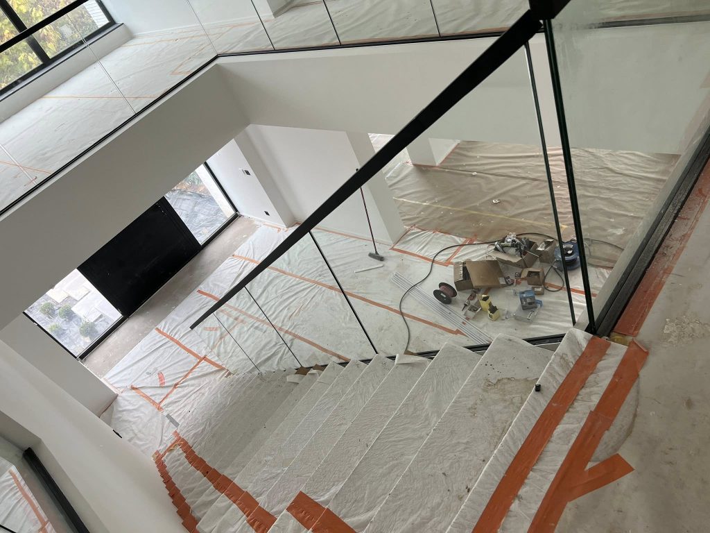 Meise: Garde des corps en verre feuilleté pour escalier