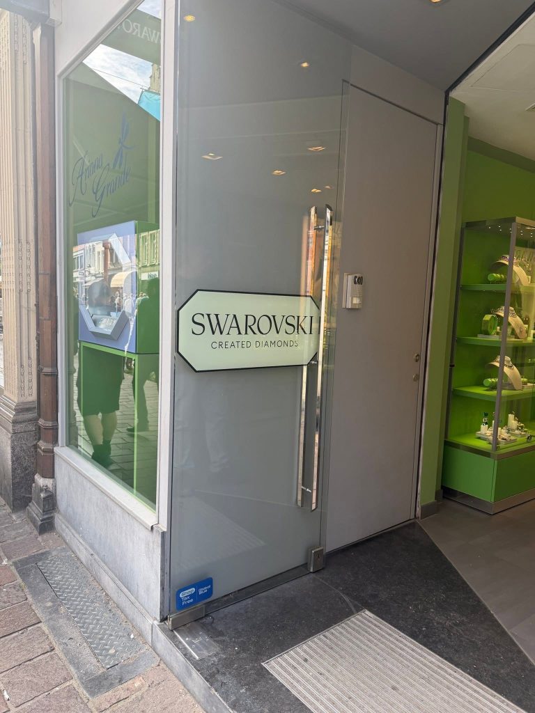 Swarovski Bruges: Porte en verre trempé